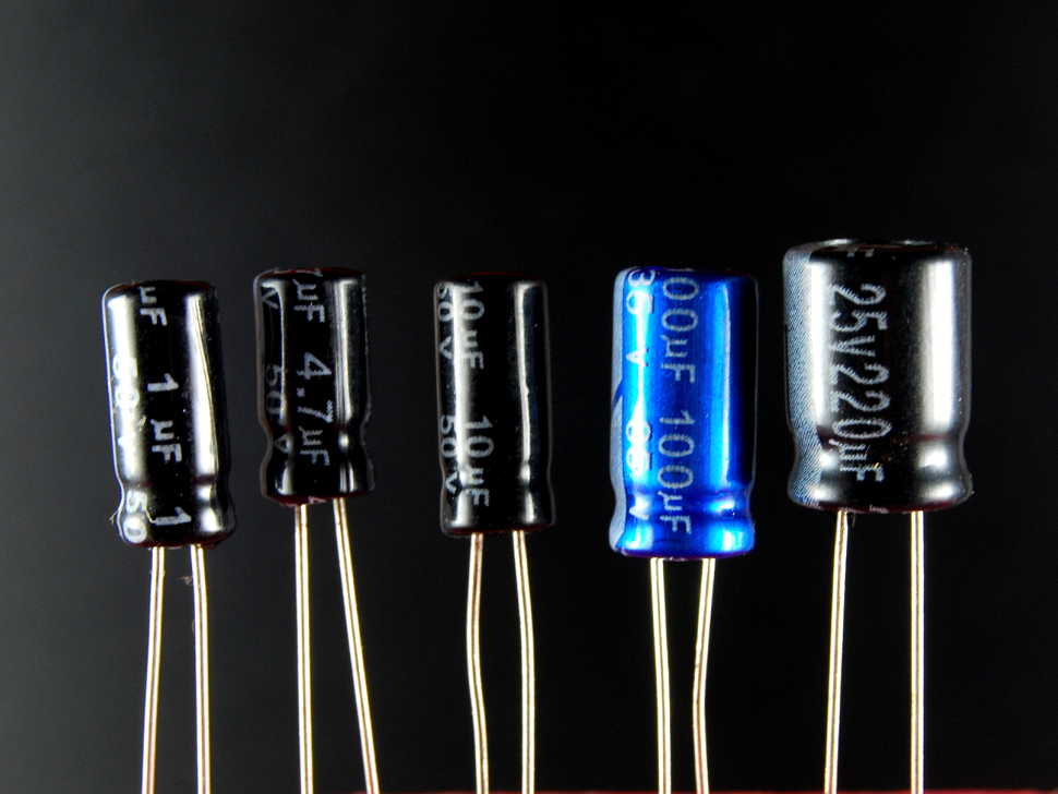Condensadores Electrolíticos – Cabeza Cuadrada